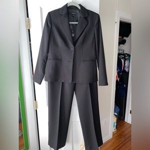 Jones Wear Suit- Brand New Black Mismatched Size 10 Pants, Size 8 Blazer